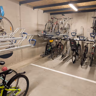 Poschodové stojany sú novodobý trend